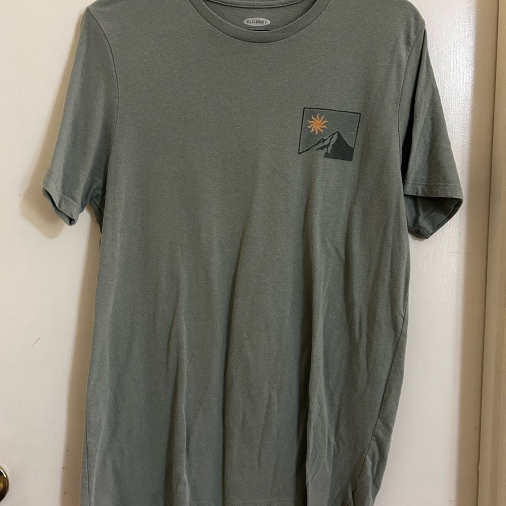 Old Navy Men's Green T-Shirt with Mountain Graphic